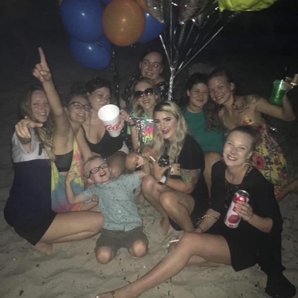 Meet your Posher, Britney - Picture 1 of 1